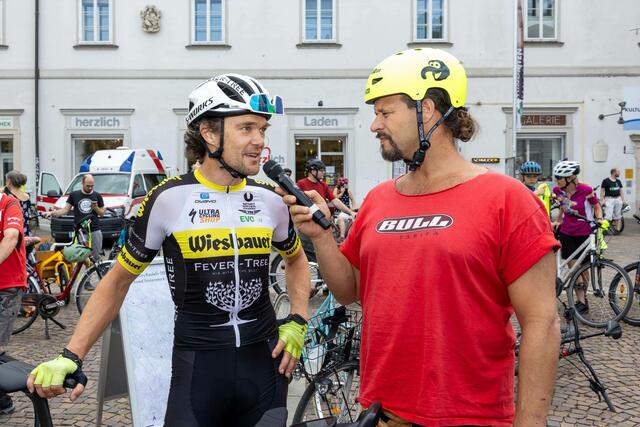 Extremradler Christoph Strasser und Moderator Gonzo Renger | Foto: Harry Schiffer