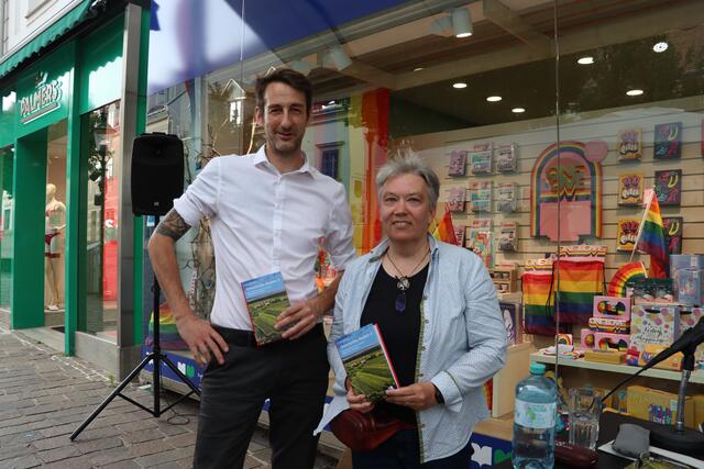 Martin Sarazzin und Julia Köstenberger bei "Literatur vor der Tür".  | Foto: Vanessa Trabi