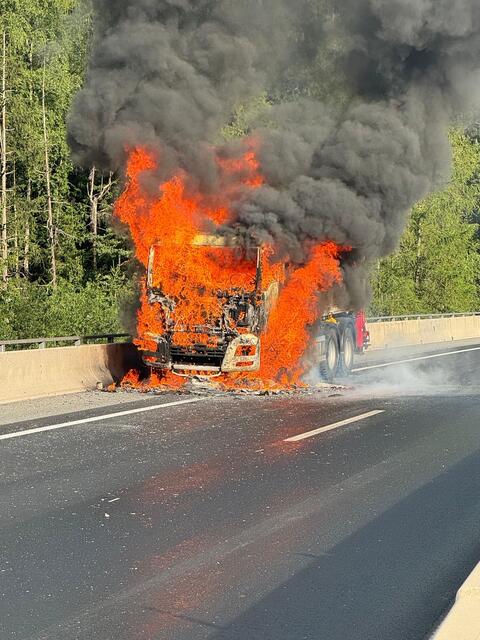 Verletzt wurde niemand, aber die Brennerautobahn musste kurzzeitig gesperrt werden. | Foto: privat