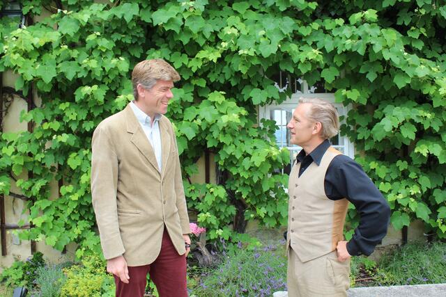 Carl Philip Clam und Andy Denk. Der Burgherr betont, dass es sich nicht "um seinen Butler" handelt. | Foto: MeinBezirk Perg/Köck