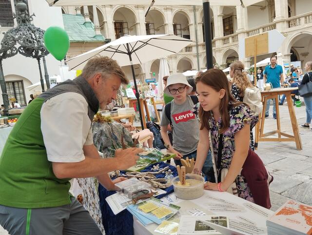 Spurensuche mit Martin Hartmann vom Nationalpark Gesäuse | Foto: Veronika Frank