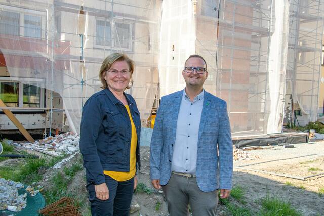 Bürgermeisterin Helga Rosenmayer und Stadtrat Benjamin Zeilinger machten sich ein Bild von den letzten Arbeiten. | Foto: Stadtgemeinde Gmünd