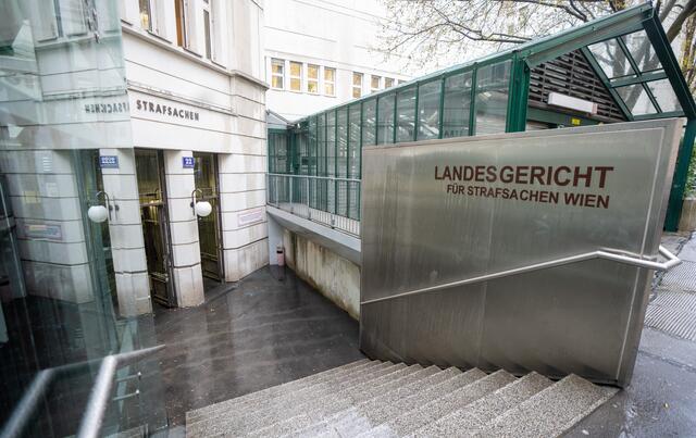 Ein Mann musste sich vor Gericht verantworten, weil er eine unter Drogen stehende Frau missbraucht haben soll. Anschließend wurde sie tot aufgefunden. Er wurde freigesprochen. (Symbolbild) | Foto: GEORG HOCHMUTH / APA / picturedesk.com