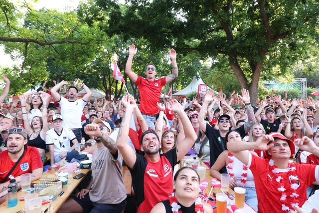 Ausnahmezustand in der Fanzone nach dem sensationellen Sieg Österreichs gegen die "Elftal". | Foto: Denise Auer /Heute