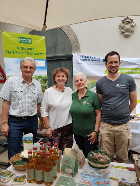 Wohlgelaunte Steirische Vielfalt mit  
Kräuterbergbauer Gerhard Stangl,  
LR Ursula Lackner
Forstmuseum Silvanum, GF Veronika Frank
Natur- und Geopark Steirische Eisenwurzen, Oliver Gulas | Foto: Veronika Frank