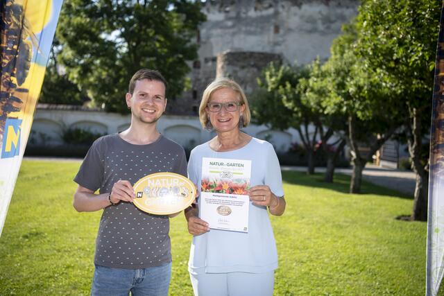 Landeshauptfrau Johanna Mikl-Leitner mit Geschäftsführendem Gemeinderat Florian Ladenstein. | Foto: „Natur im Garten“ / R. Herbst