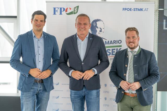 Nationalratsabgeordneter Hannes Amesbauer, Landesspitzenkandidat für die Landtagswahl Mario Kunasek sowie Landtagsabgeordneter Marco Triller (v. l.) im Rahmen der Pressekonferenz. | Foto: FPÖ Steiermark