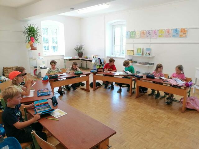 Der naturnahe Unterricht in der Draußen-Schule findet sowohl Indoor als auch unter freiem Himmel statt. Mit der finanziellen Unterstützung der Crowd sollen Werkstätten und Kreativräume ausgebaut werden.   | Foto: Draußen-Schule