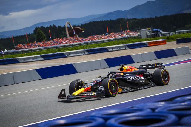 Max Verstappen hat wieder die Nase vorne. | Foto: RB/Platzer