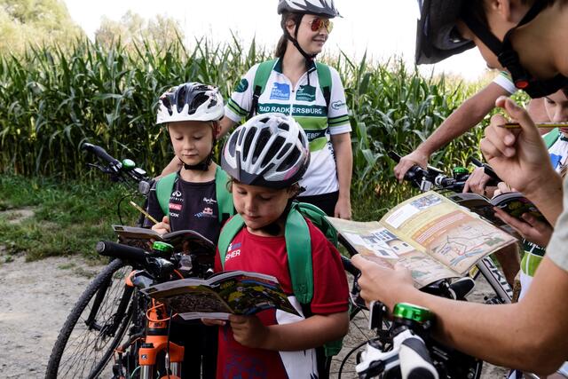Im Bezirk kommen die Familien etwa in Sachen Radtourismus wieder voll und ganz auf ihre Kosten.  | Foto: TV Thermen- und Vulkanland/Pixelmaker
