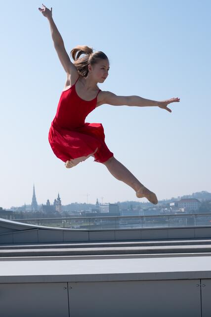 Die Tänzerinnen und Tänzer der Oö. Tanzakademie sind bereit für den Auftritt. | Foto: Tanzakademie