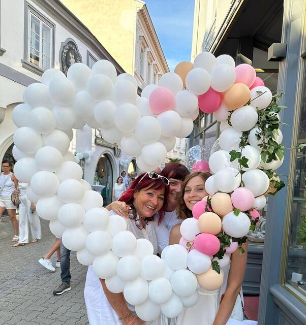 Dreimäderlhaus im weißen Herz