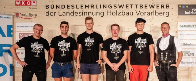 Das Erfolgsteam aus Oberösterreich (von links): Josef Angleitner (Trainer/Berufsschullehrer), Max Korbinian, Gabriel Kalss, Christian Moser, Niklas Fitzinger und Martin Rübig (Lehrlingswart). | Foto: Michael Nussbaumer