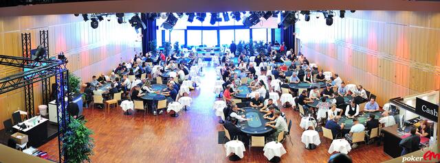 Perfekte Verbindung von Pokerspaß und Sommerfeeling: Ab 16. Juni ist das Casino Velden wieder Treffpunkt für alle Pokerfans. Am Bild der große Turniersaal im Casineum. | Foto: Casino Velden