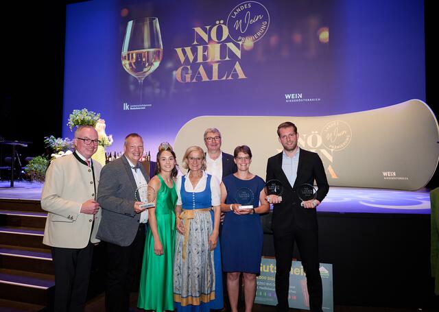 „Diese Weingala ist Wertschätzung für die harte Arbeit, den Einsatz, die Kompetenz und das Herzblut unserer Winzerinnen und Winzer“ (Johanna Mikl-Leitner)  | Foto: MeinBezirk.at 
