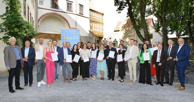 Feierliche Diplomverleihung auf Burg Schlaining nach erfolgreichem Abschluss des Diplomlehrgangs für Führungskräfte der Gesundheit Burgenland.  | Foto: Gesundheit Burgenland