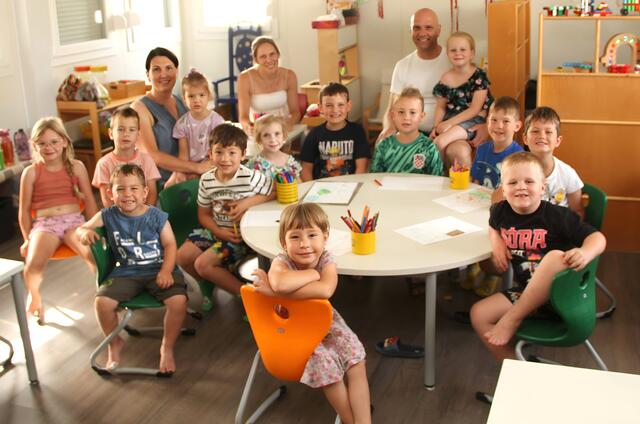Das "Container-Leben" hat bald ein Ende, und 45 Kids ziehen in den generalsanierten und erweiterten Kindergarten ein.