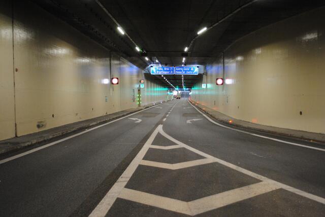 Wegen Bauarbeiten kommt es ab Montag, 1. Juli, im Tunnel Kaisermühlen – ausschließlich in der Nacht – zu einer Sperre des dritten Fahrstreifens. (Archiv) | Foto: Davina Brunnbauer