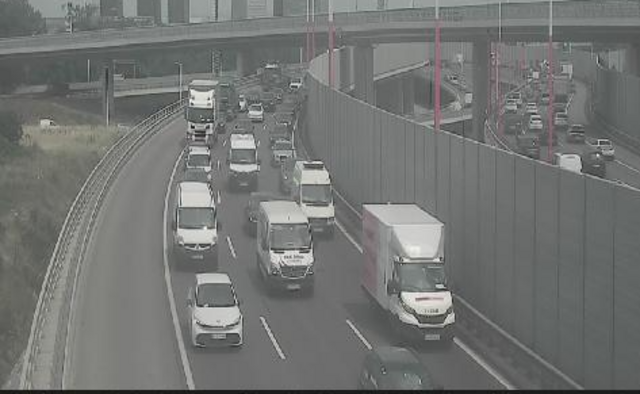 Dichter Verkehr um 12.40 Uhr bei Kilometer 8,5 auf Höhe Gürtel auf der Südosttangente. | Foto: Screenshot Asfinag