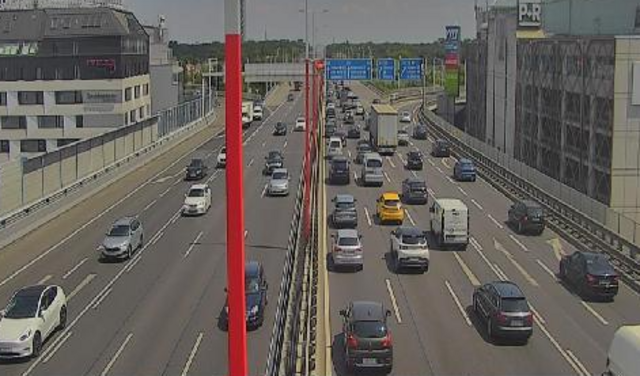Auf der Südosttangente staut es bereits Freitagmittag in Richtung Süden. | Foto: Screenshot Asfinag