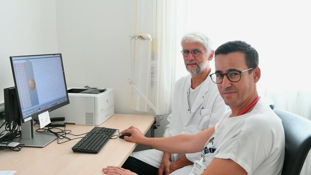 Übergabebesprechung am letzten gemeinsamen Arbeitstag. Design. Primar Dr. Peter Zarits (vorne) mit Prim. Dr. Hans-Peter Wagentristl | Foto: KHBB Eisenstadt