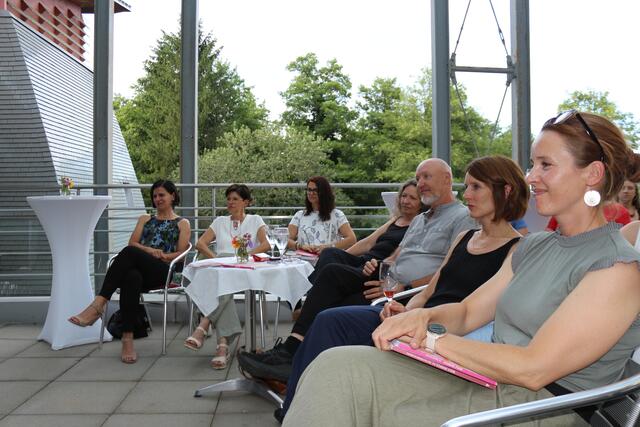 Das Publikum im Greith-Haus konnte einer spannenden Diskussion lauschen. | Foto: Löschnnig