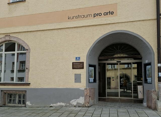  Im Kunstraum „pro arte“ gibt es wieder eine interessante Ausstellung.