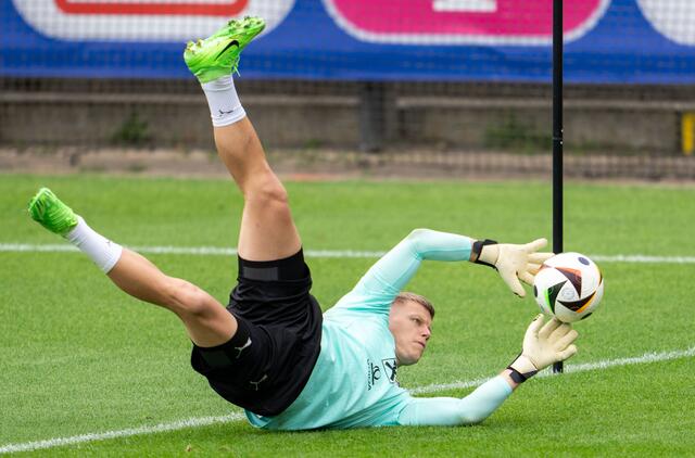 Nach dem sensationellen Gruppensieg und dem Aufstieg ins Achtelfinale laufen beim Nationalteam bereits die Vorbereitungen auf das Duell gegen die Türkei am kommenden Dienstag. Dafür lässt Teamchef Ralf Rangnick seine Kicker auch bereits Elfmeter üben | Foto: GEORG HOCHMUTH / APA / picturedesk.com