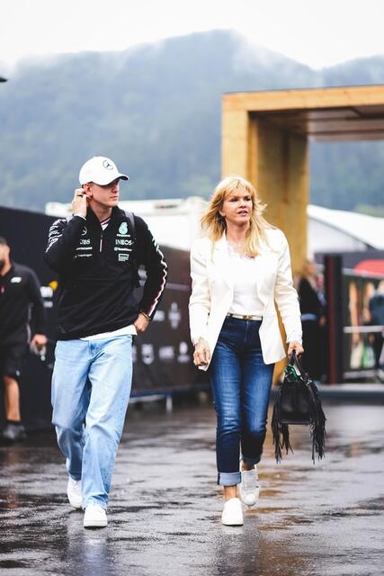Corinna Schumacher mit Sohn Mick. | Foto: GEPA pictures