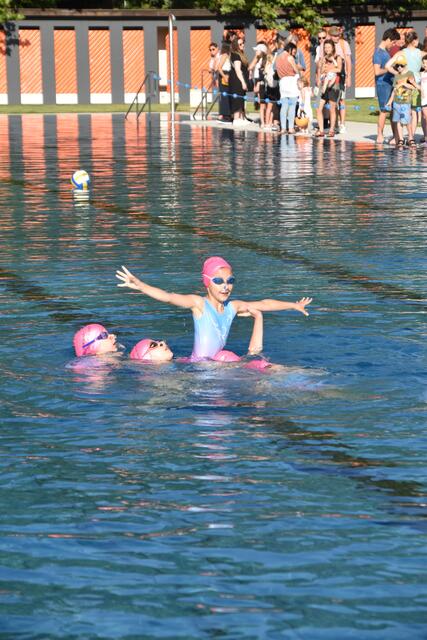 Auch die jungen Synchronschwimmerinnen begeisterten mit ihren Darbietungen. | Foto: Kendlbacher