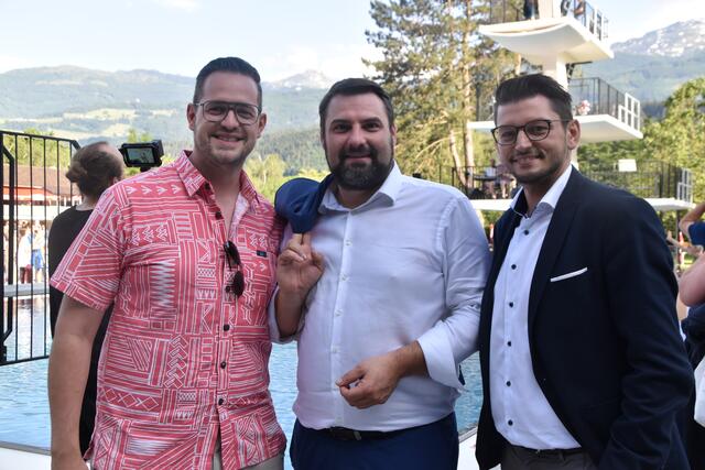 StR. Johannes Tilg, Landtagsabgeordneter Christoph Appler und StR. Daniel Neuner genossen die gute Stimmung. | Foto: Kendlbacher