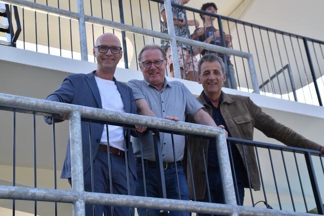 Große Freude bei der Eröffnung: GR Dieter Schirak, Bgm. Christian Margreiter und GR Christoph Sailer  | Foto: Kendlbacher