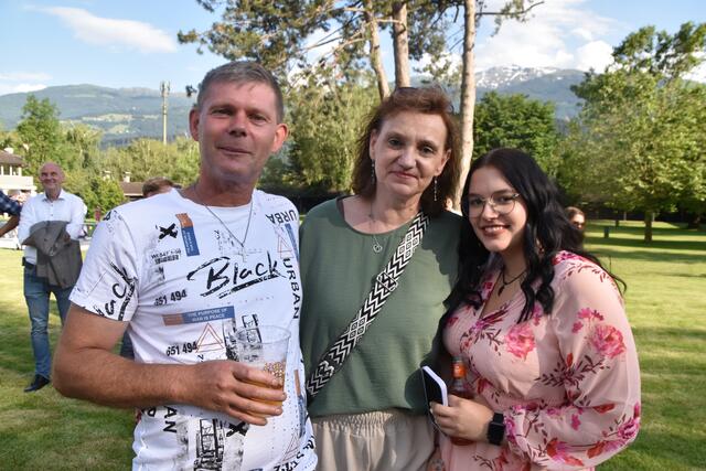 Günter, Sabine und Melli sind von den Neuerungen beeindruckt. | Foto: Kendlbacher