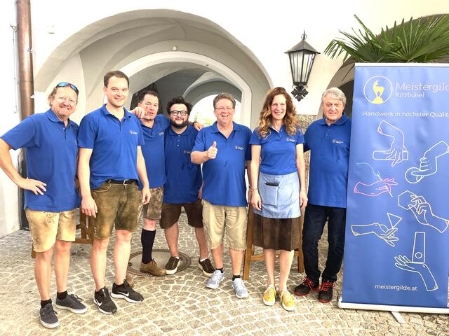 Einige Repräsentaten der 20 Meistergilde-Betriebe beim Handwerksfest im BH-Hof. | Foto: Kogler