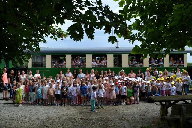 Es war schwer, alle Kinder auf ein Foto zu bringen | Foto: KK