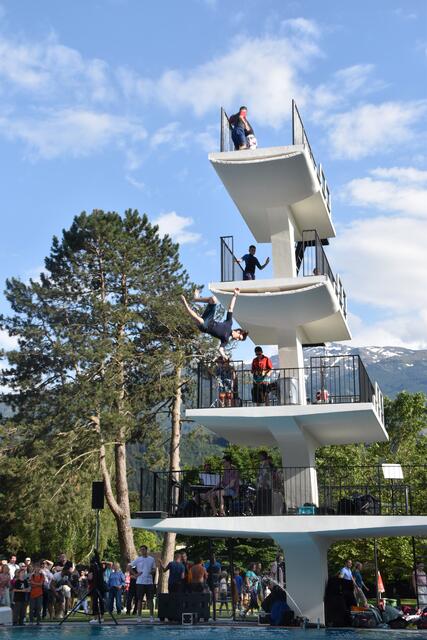 Die Sprünge amdenkmalgeschützten Zehn-Meter-Turm boten spektakuläre Highlights. | Foto: Kendlbacher