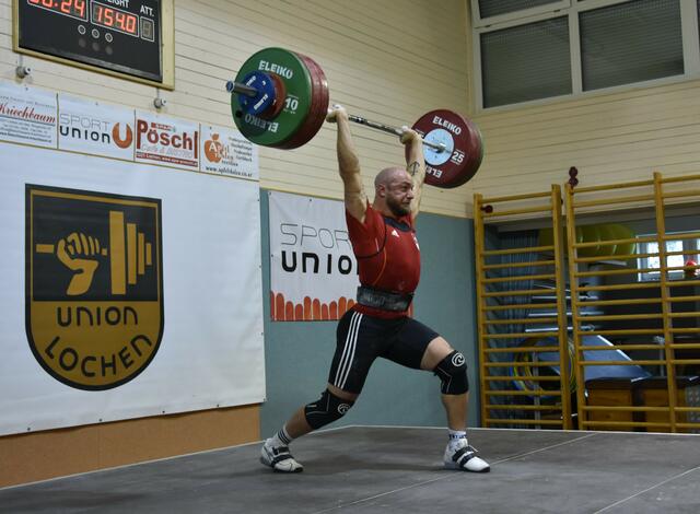 Benjamin Nezmah (Innviertel)  mit pers. Bestmarke vo 154 kg im Stoßen.

Foto: Conny Högg