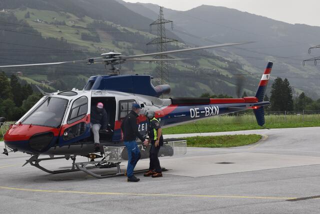 Hubschrauber im Einsatz | Foto: ZOOM.Tirol
