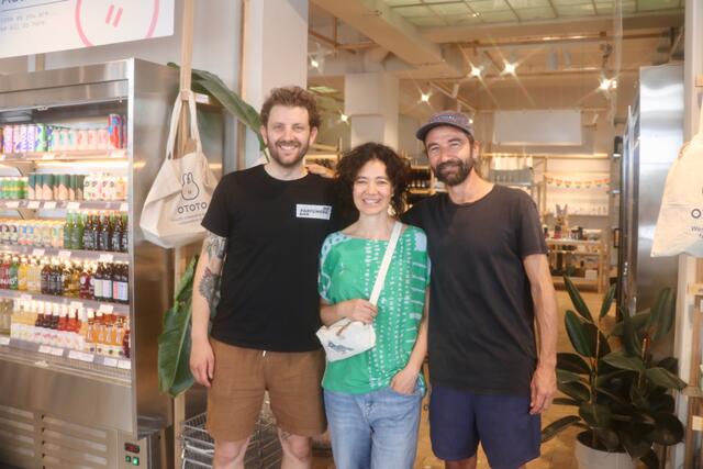 Die drei Co-Founder des Otoko: Johnny Huemer, Raluca Simiuc und Kaffeespezialist Gianni (v.re.n.li.) | Foto: Ulrike Kozeschnik-Schlick