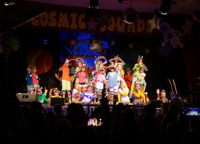 Das Publikum der diesjährigen "Schlusstakte" der Musikmittelschule Kirchdorf wurde von Beginn an in den Bann gezogen.  | Foto: Foto Fritz