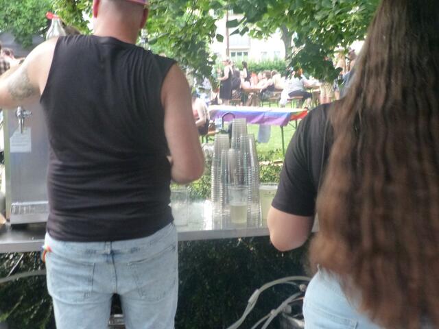 Abfalltechnische Impressionen vom Parkfest, das im Grazer Volksgartenpark, den Schlusspunkt vom ,Pride Month 2024" in der Ökostadt Graz setzte.
Leider keine Pfandbecher...