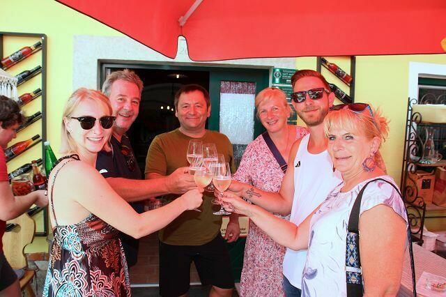 Bei der Hitze kamen die kühlen Getränke gerade recht. | Foto: Wutte