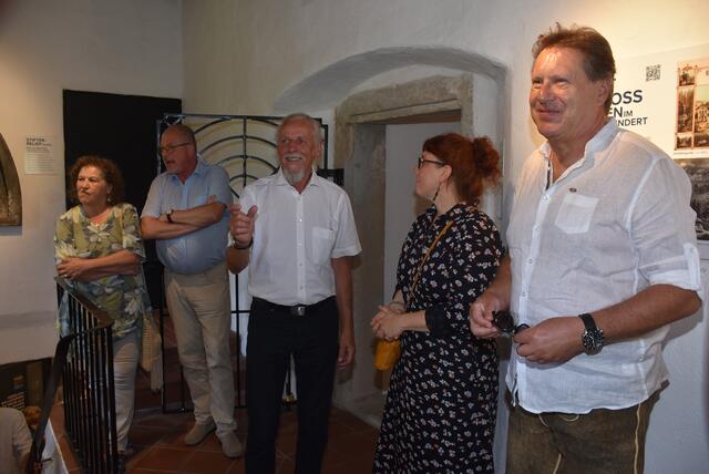 "Heilkraft des Wassers" - Ausstellung im Burgturm Burg Kreuzen eröffnet. Ausstellung ist geöffnet  Montag bis Sonntag 11 bis 20 Uhr. Eintritt frei.   | Foto: Robert Zinterhof