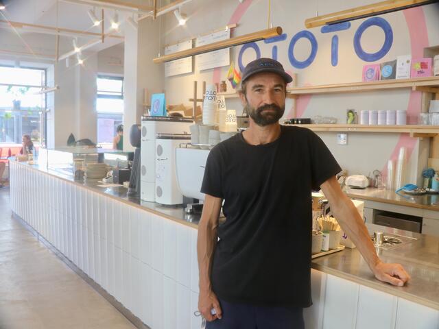 Johnny Huemer an der schönen Bar des "Ototo". | Foto: Ulrike Kozeschnik-Schlick