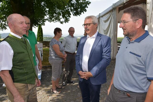 "Heilkraft des Wassers" - Ausstellung im Burgturm Burg Kreuzen eröffnet. Ausstellung ist geöffnet  Montag bis Sonntag 11 bis 20 Uhr. Eintritt frei.   | Foto: Robert Zinterhof