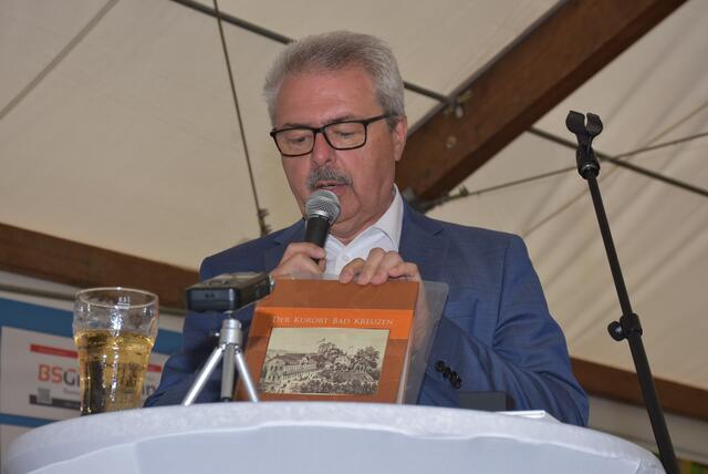 "Heilkraft des Wassers" - Ausstellung im Burgturm Burg Kreuzen eröffnet. Ausstellung ist geöffnet  Montag bis Sonntag 11 bis 20 Uhr. Eintritt frei.   | Foto: Robert Zinterhof