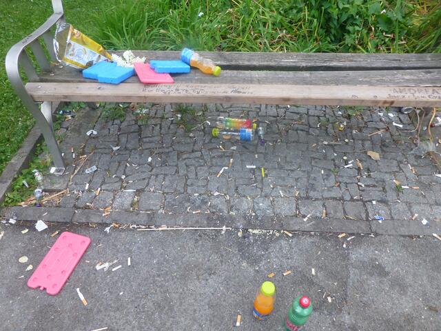 Wahrscheinlich viele tausende zusätzliche Tschickstummel für den Park....