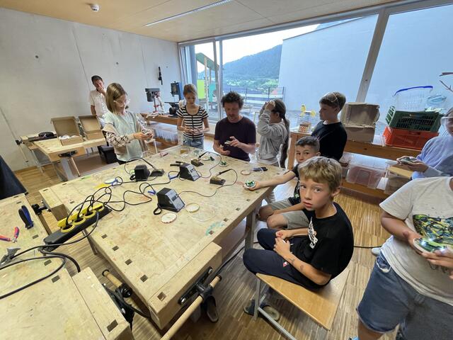 Eine der Highlights: Energielampen bauen war eine spannende Angelegenheit.