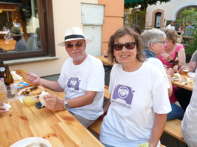 Michael Komosny und Dagmar Lamers in geselliger Atmosphäre. 