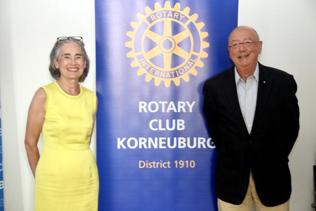 Wenige Stunden nach der Pressekonferenz gab die Rotary Präsidentin Cornelia Zinn-Zinnenburg ihr Amt an Roberto Zazzara ab.